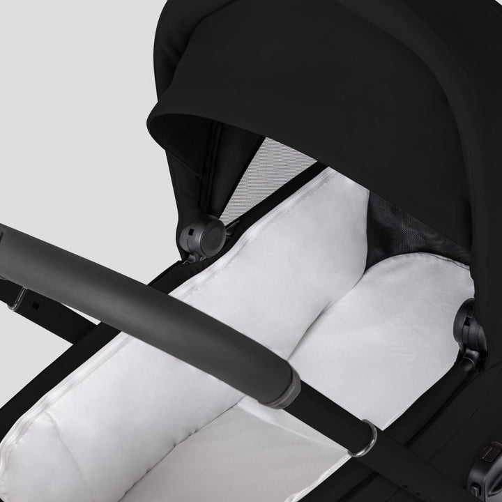 Silver Cross Breez Compact Bassinet (Ships end of July)