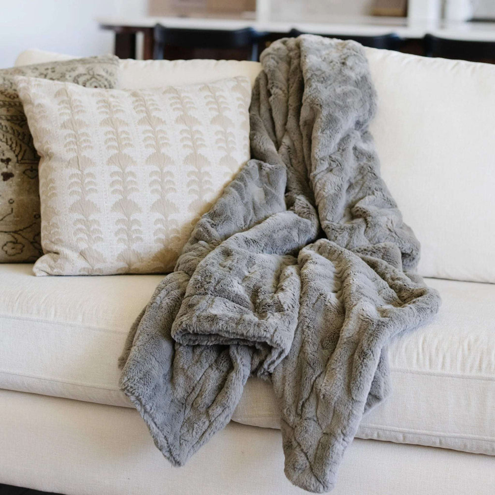 Patterned Faux Fur Throw Blanket Saranoni Cashmere   [variant_option4] [variant_option5] [variant_option6] [variant_option7] [variant_option8] [variant_option9] 2